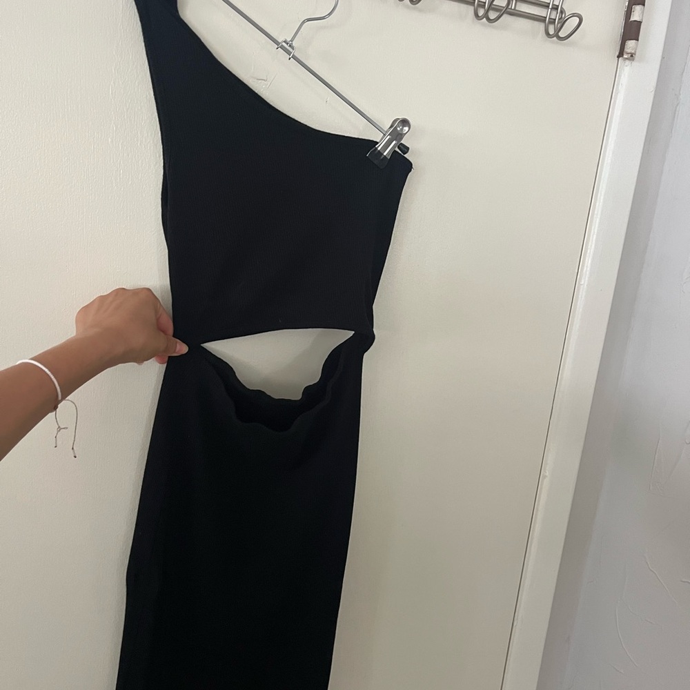 Lulu's One-Shoulder Black Cutout Midi Dress